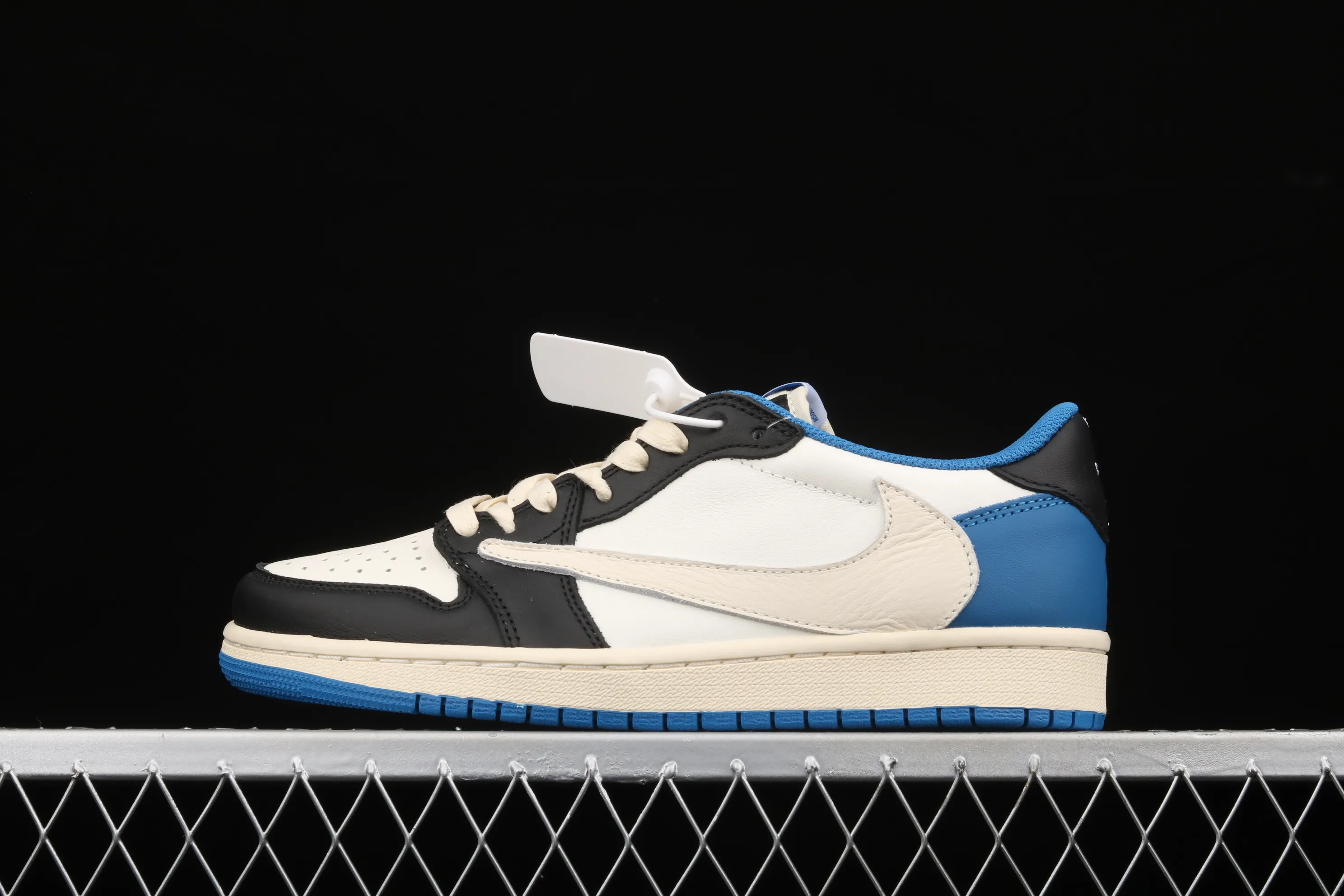 All Categories Air Jordan Jordan Series Basketball Shoes Air Jordan 1 Low L Version Travis Scott x Air Jordan 1 High OG AJ1 Lightning Undercut Low DM7866-140